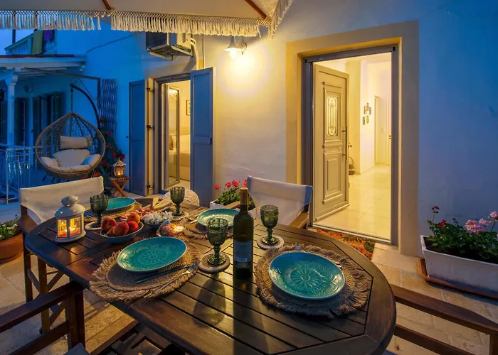 Marilu\'S, Paxos Port House